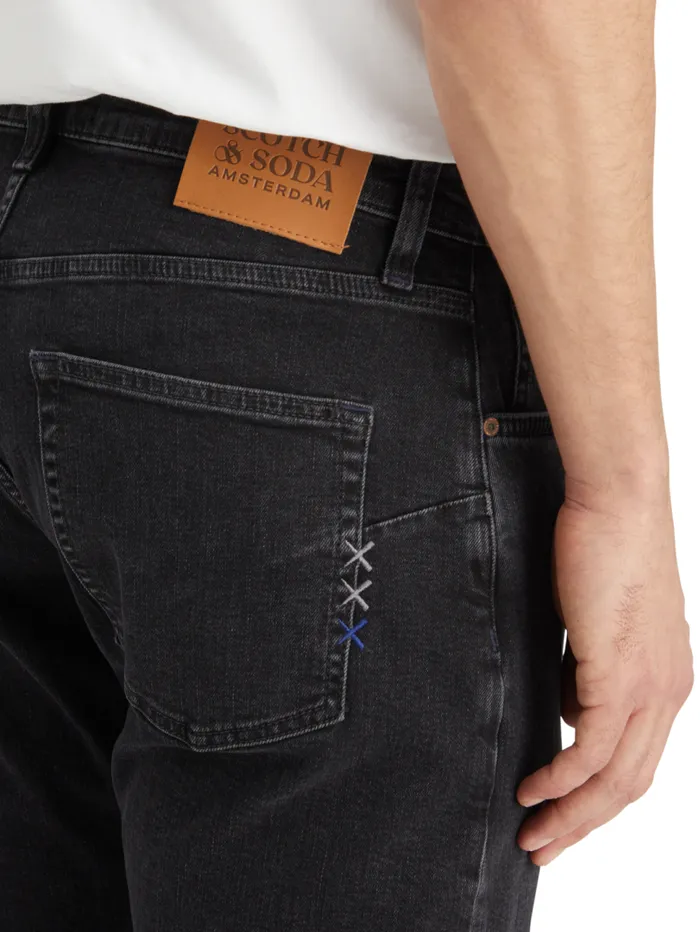 Essential THE ZEE STRAIGHT JEANS CITY BLACK City Black Men Scotch and Soda Essentials Essential THE ZEE STRAIGHT JEANS CITY BLACK City Black Men Scotch and Soda Essentials