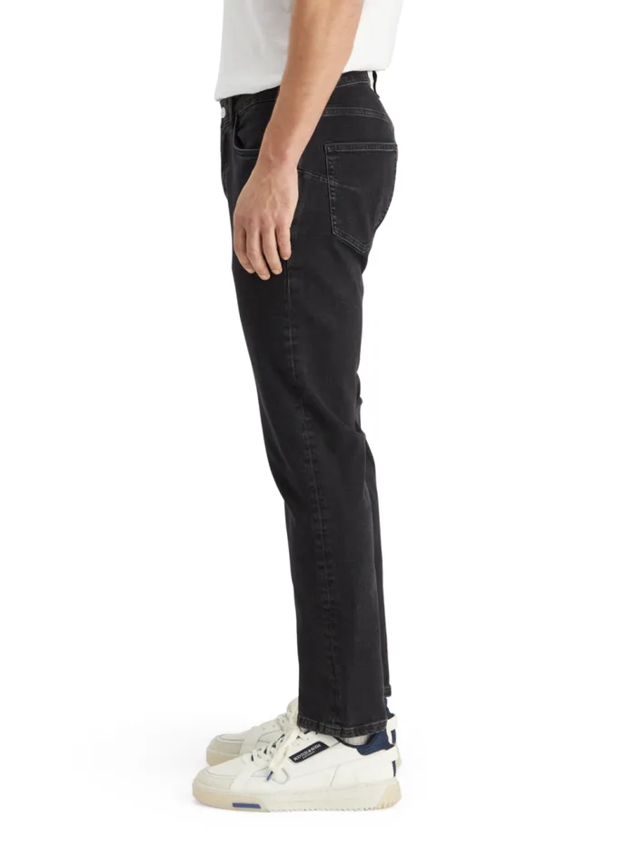 Essential THE ZEE STRAIGHT JEANS CITY BLACK City Black Men Scotch and Soda Essentials Essential THE ZEE STRAIGHT JEANS CITY BLACK City Black Men Scotch and Soda Essentials
