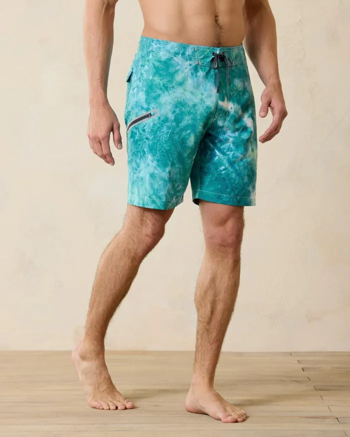 Tommy Bahama Naples Spotted At Sea 6Inch Swim Trunks Black Men Swim and Boardshorts