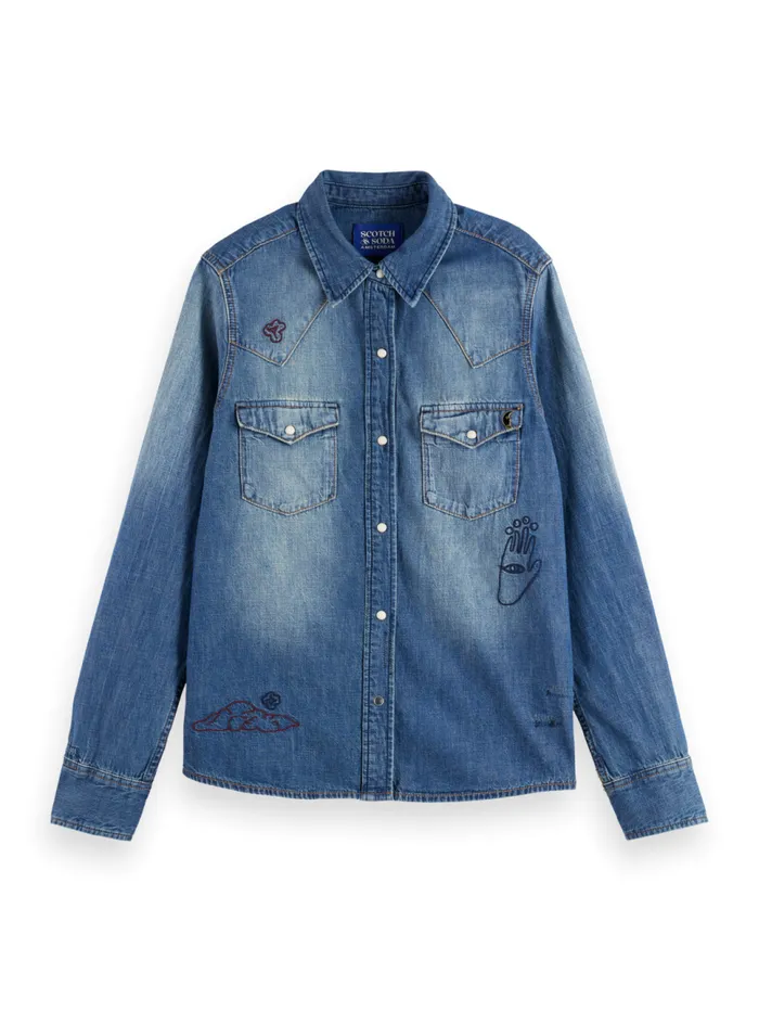 WASHED REGULAR FIT DENIM WESTERN SHIRT WITH EMBROIDERIES Washed Indigo Women Scotch and Soda Blouses and Shirts WASHED REGULAR FIT DENIM WESTERN SHIRT WITH EMBROIDERIES Washed Indigo Women Scotch and Soda Blouses and Shirts