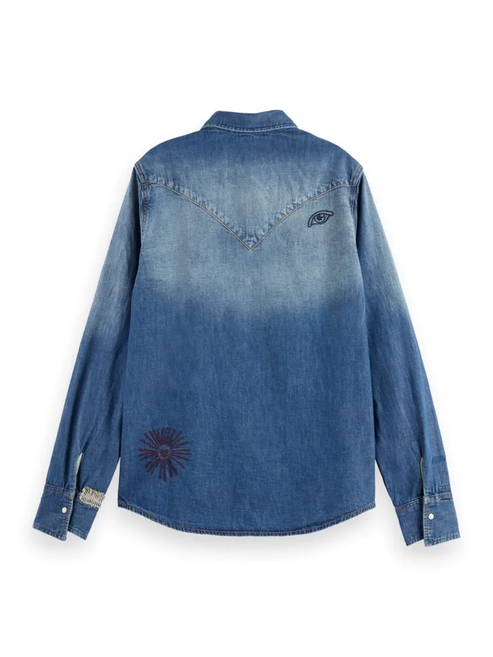 WASHED REGULAR FIT DENIM WESTERN SHIRT WITH EMBROIDERIES Washed Indigo Women Scotch and Soda Blouses and Shirts WASHED REGULAR FIT DENIM WESTERN SHIRT WITH EMBROIDERIES Washed Indigo Women Scotch and Soda Blouses and Shirts