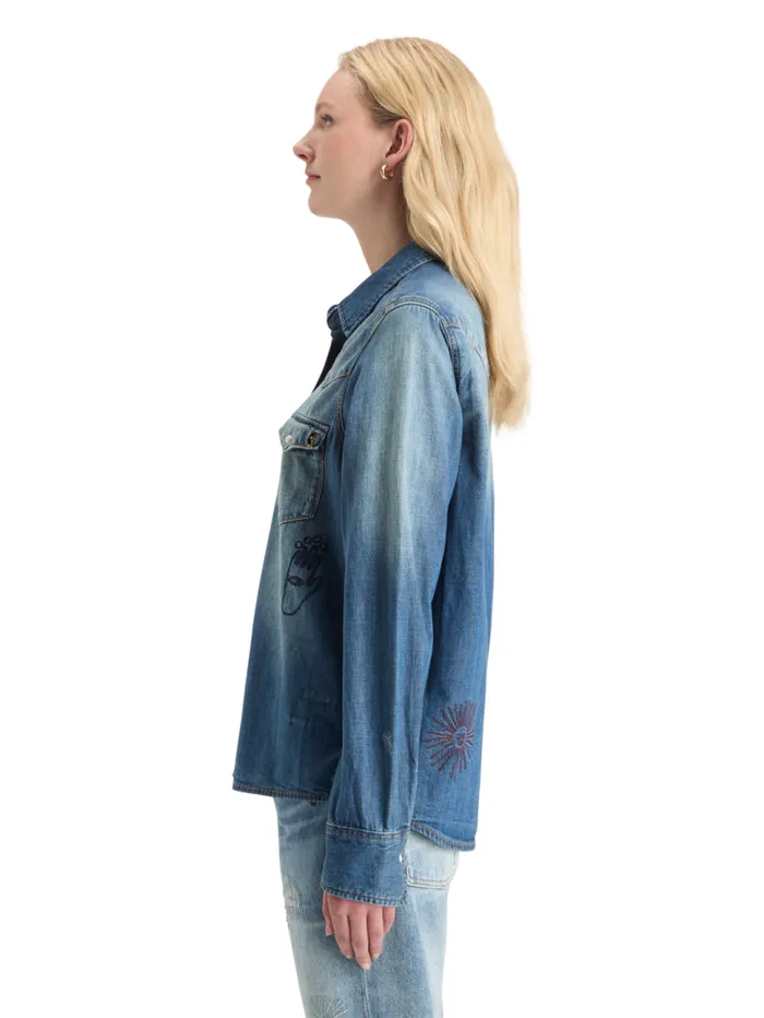 WASHED REGULAR FIT DENIM WESTERN SHIRT WITH EMBROIDERIES Washed Indigo Women Scotch and Soda Blouses and Shirts WASHED REGULAR FIT DENIM WESTERN SHIRT WITH EMBROIDERIES Washed Indigo Women Scotch and Soda Blouses and Shirts
