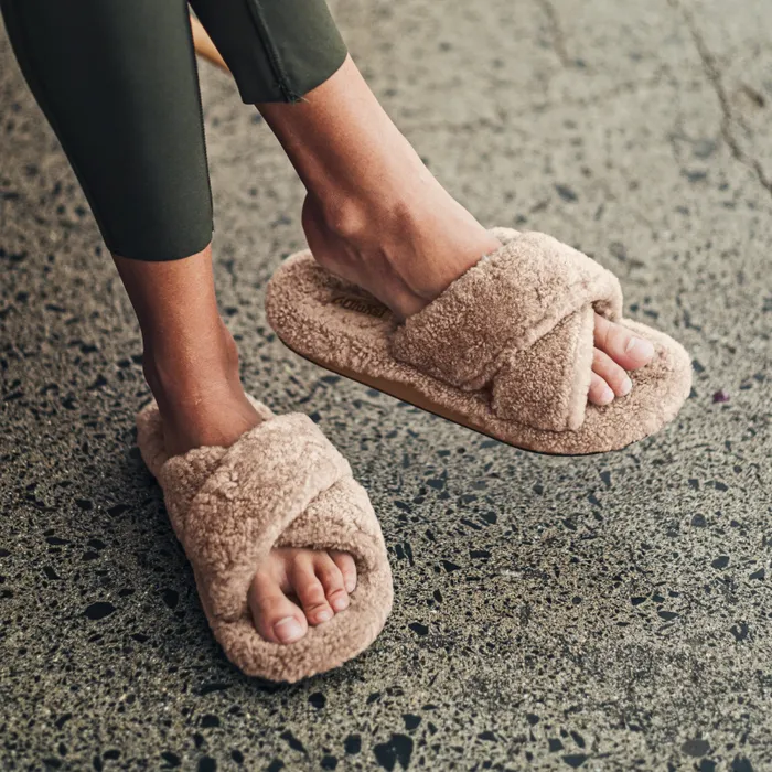 Women Hila Heu Womens Cozy Slipper Sandals Tan Olukai Shearling Women Hila Heu Womens Cozy Slipper Sandals Tan Olukai Shearling
