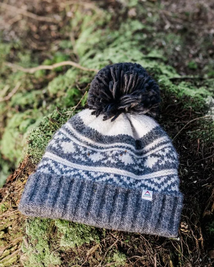 WomenMen Beanies Passenger Lodge Recycled Bobble Hat Black Black